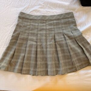 Uniqlo Plaid Pleated Mini Skirt in Gray and Cream